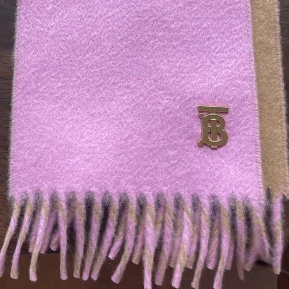 💖NWOT💖Burberry Reversible 100 Cashmere Scarf Pink/camel - Picture 2 of 7